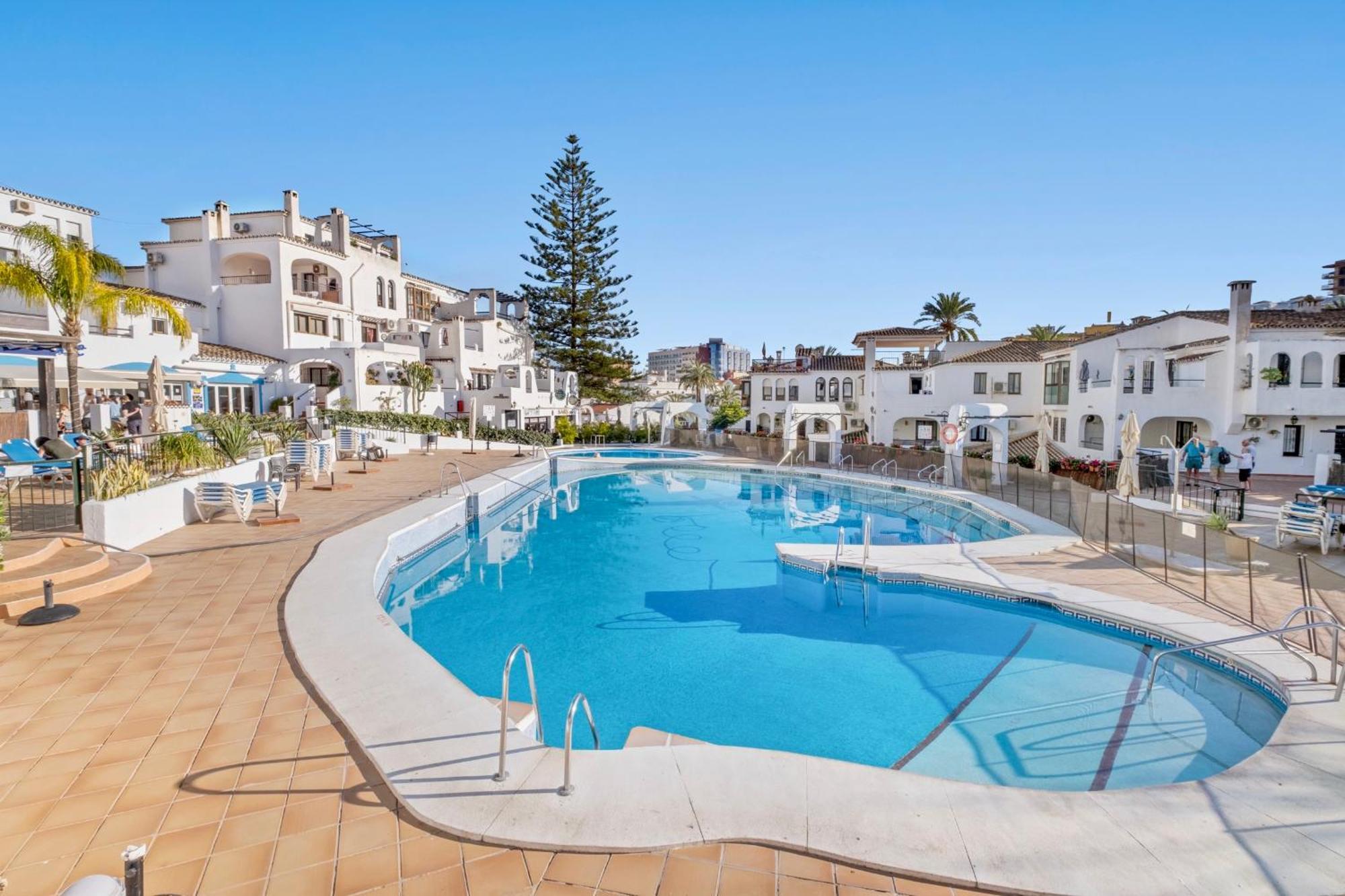 Pueblo Evita Holiday Benalmadena Exterior photo